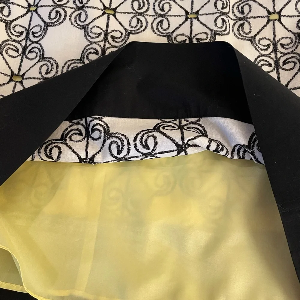 Adrianna Papell size 6/8 lined linen/cotton embroidered cocktail/sundress. - Picture 12 of 12